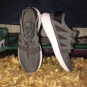 Women’s Adidas Tubular Viral
